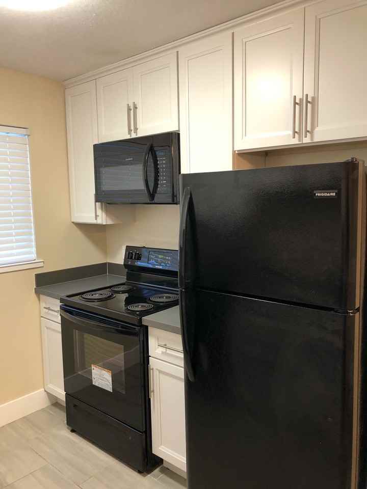 1927 Dwight Way - Photo 4 of 50