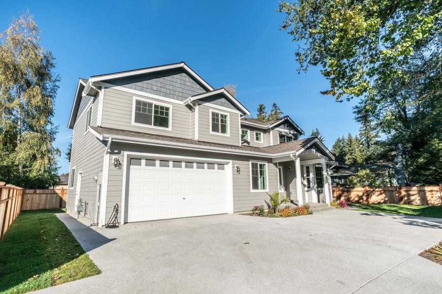 18540 Stone Ave N - Photo 2 of 10