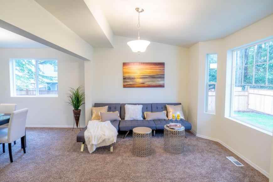 18540 Stone Ave N - Photo 3 of 10