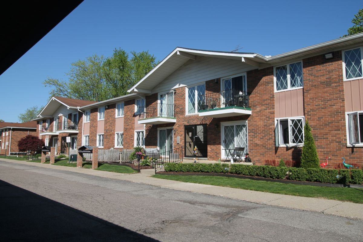 54679 Shelby Rd - Photo 2 of 24