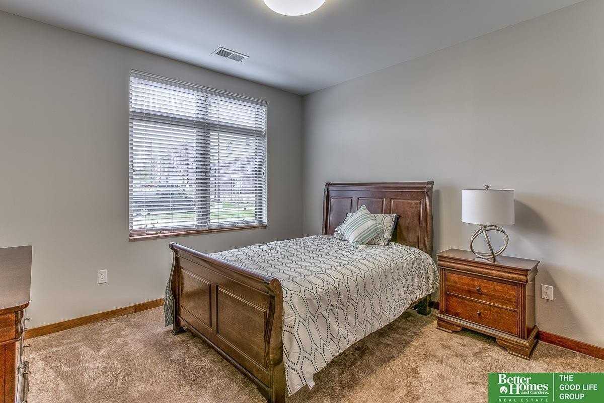 1330 S 70th St - Photo 7 of 30