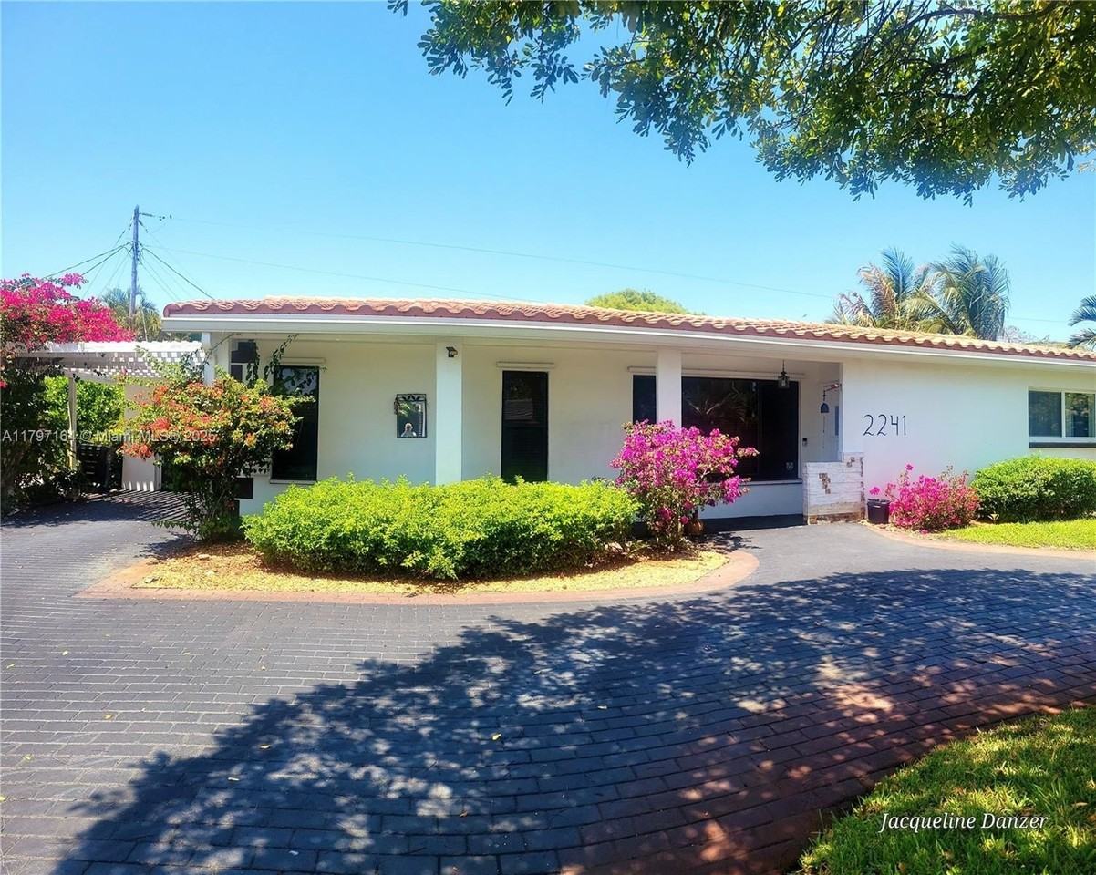 2241 Ne 38th St #0 - Photo 2 of 14