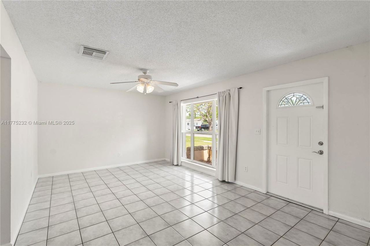 9364 Sw 184th Ter - Photo 2 of 5