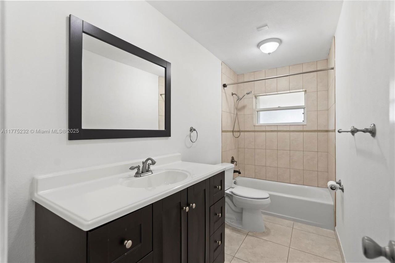 9364 Sw 184th Ter - Photo 4 of 5