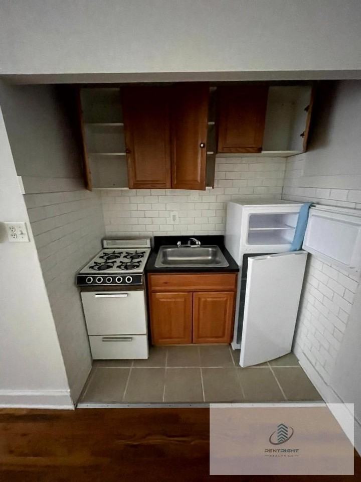 4915 W Belle Plaine Ave - Photo 2 of 8