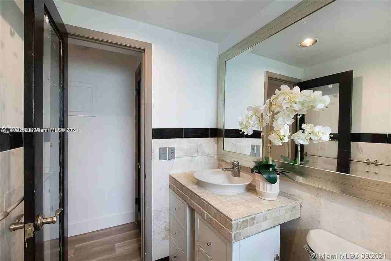 641 Española Way #9 - Photo 2 of 8