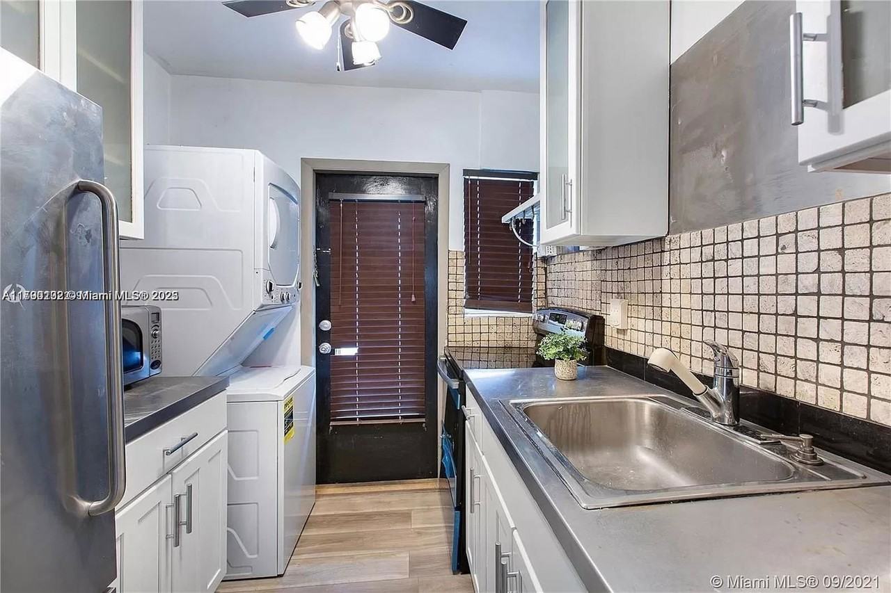 641 Española Way #9 - Photo 3 of 8