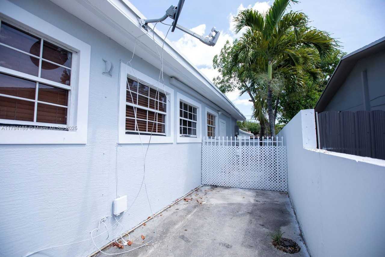 2250 Nw 103rd St #B - Photo 2 of 8