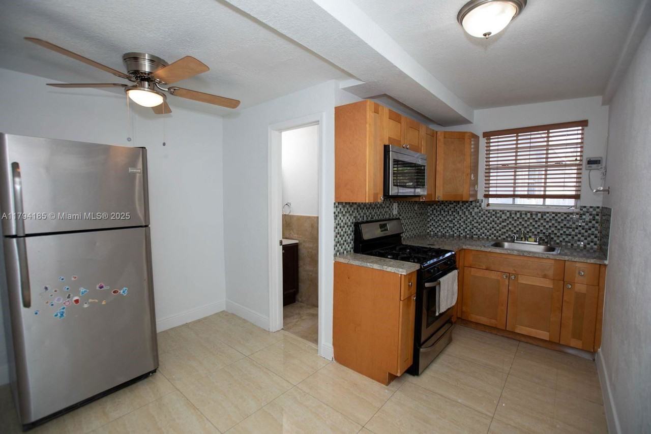 2250 Nw 103rd St #B - Photo 3 of 8