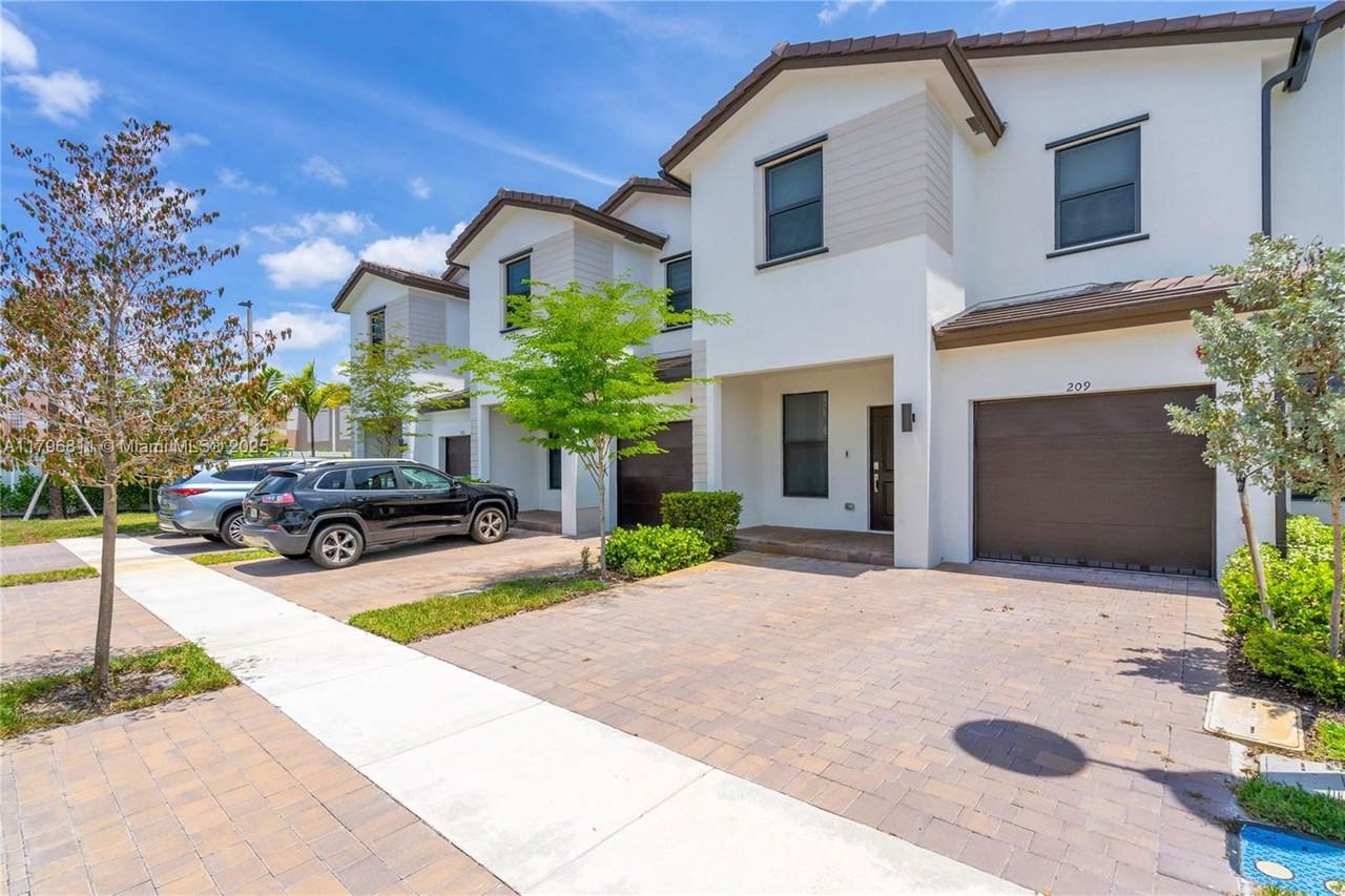 209 Sw 159th Dr #209 - Photo 2 of 8