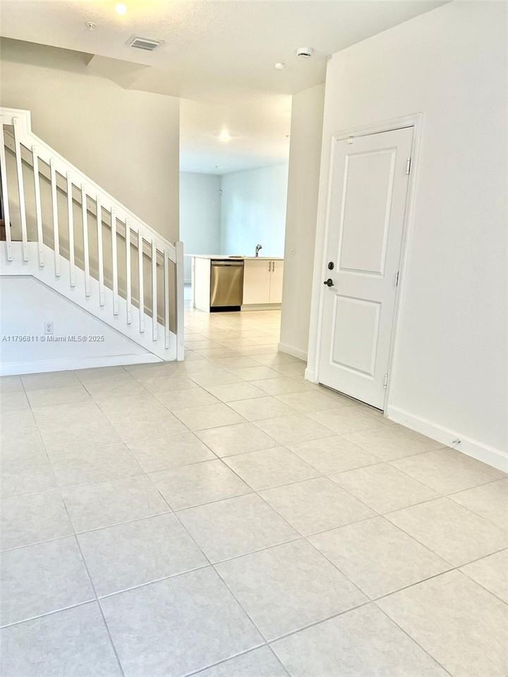 209 Sw 159th Dr #209 - Photo 3 of 8