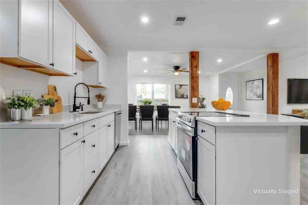 3118 N Calais St - Photo 3 of 10