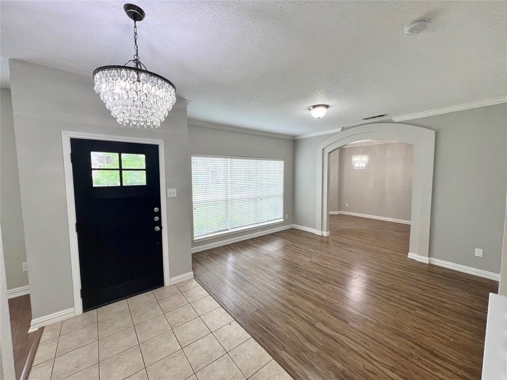 613 Norwood Dr - Photo 2 of 39