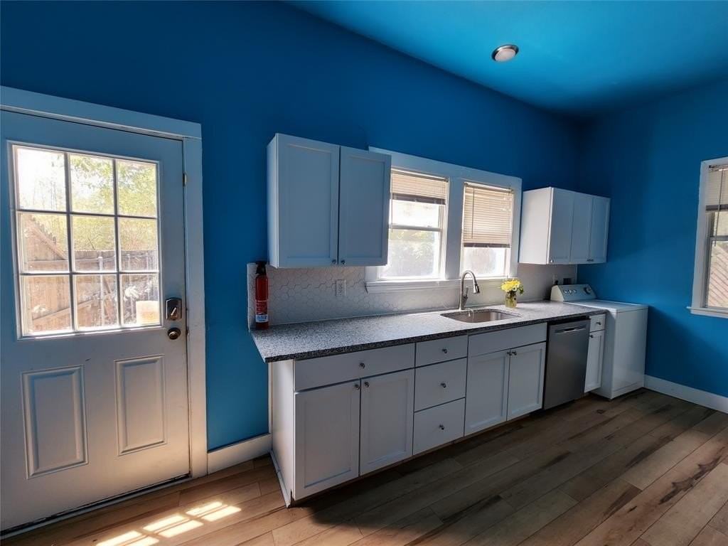 511 W Sycamore St #A - Photo 3 of 10