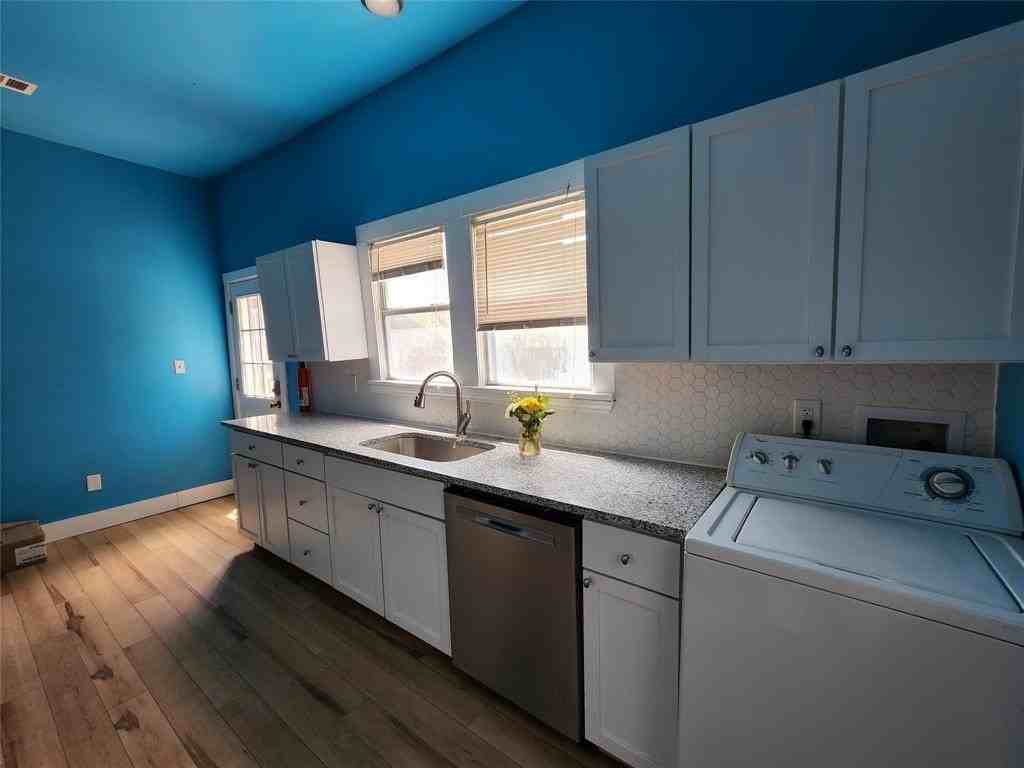 511 W Sycamore St #A - Photo 5 of 10