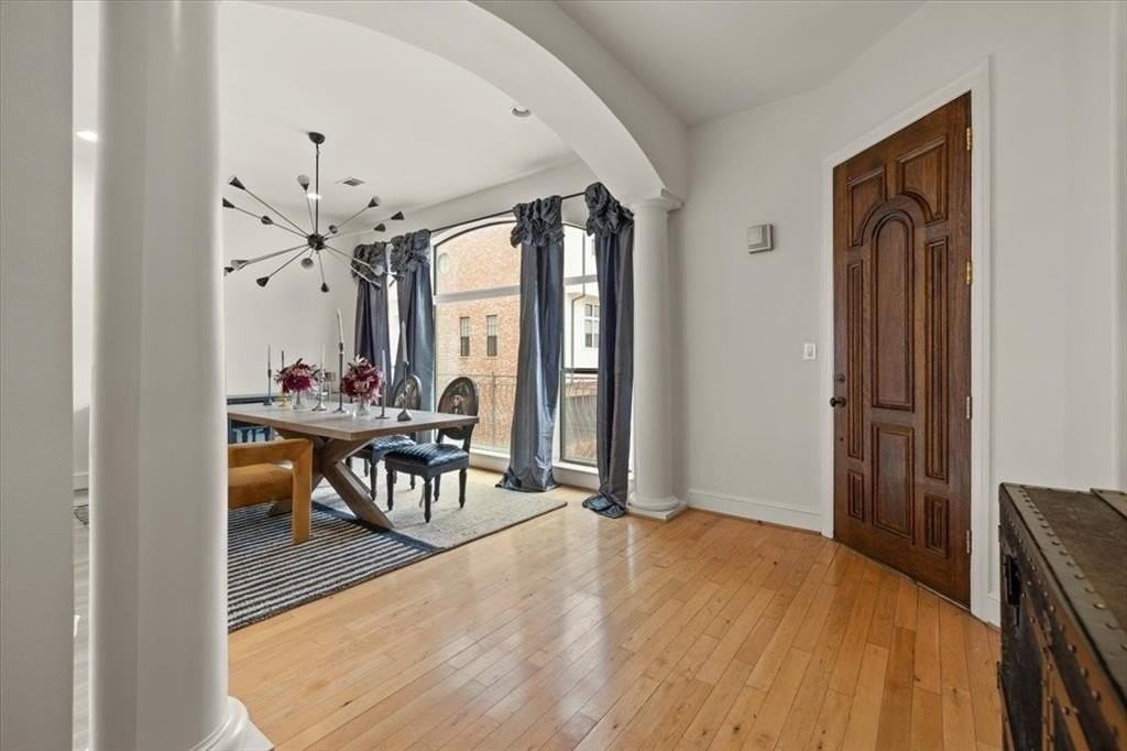 416 Mills St - Photo 3 of 38