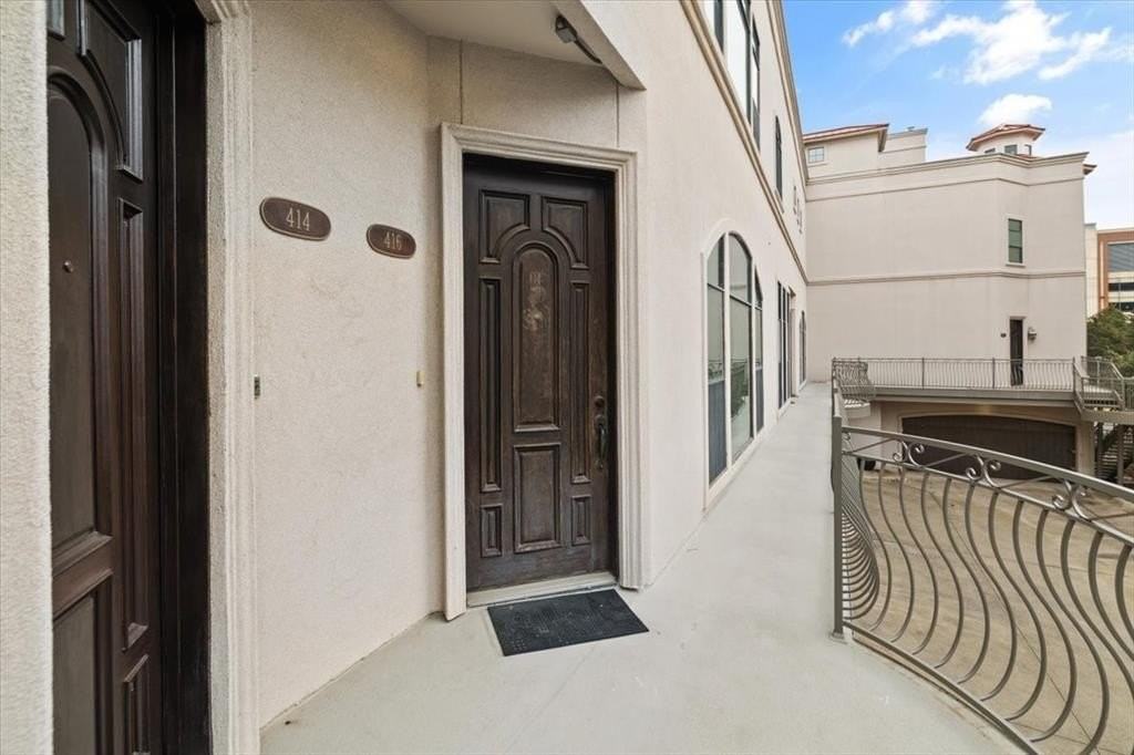 416 Mills St - Photo 4 of 38