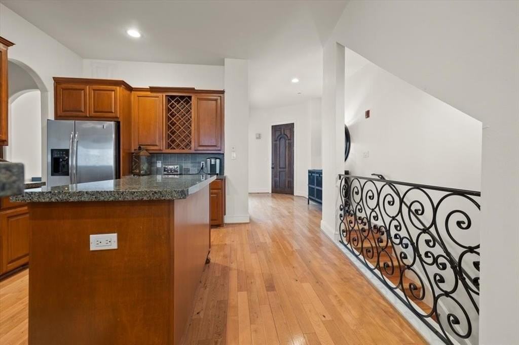 416 Mills St - Photo 6 of 38