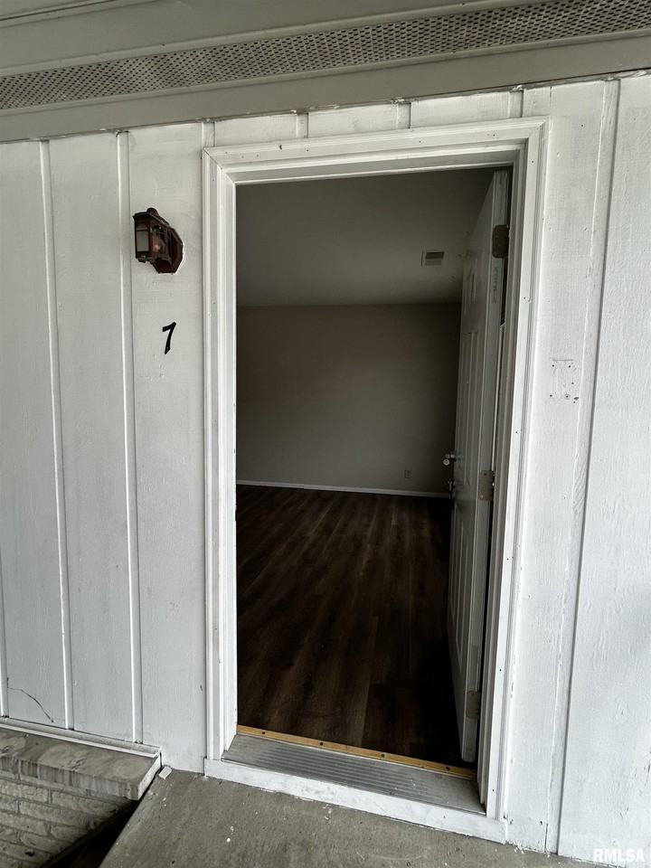 1900 Sheridan Rd #7 - Photo 3 of 17