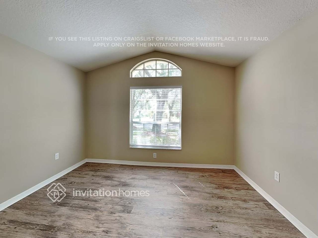 9417 Hunters Pond Dr - Photo 3 of 27