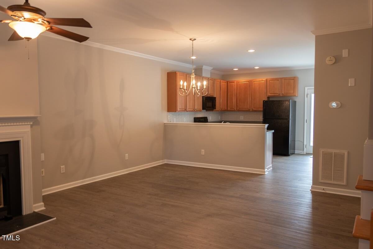 10027 David Stone Dr - Photo 3 of 19