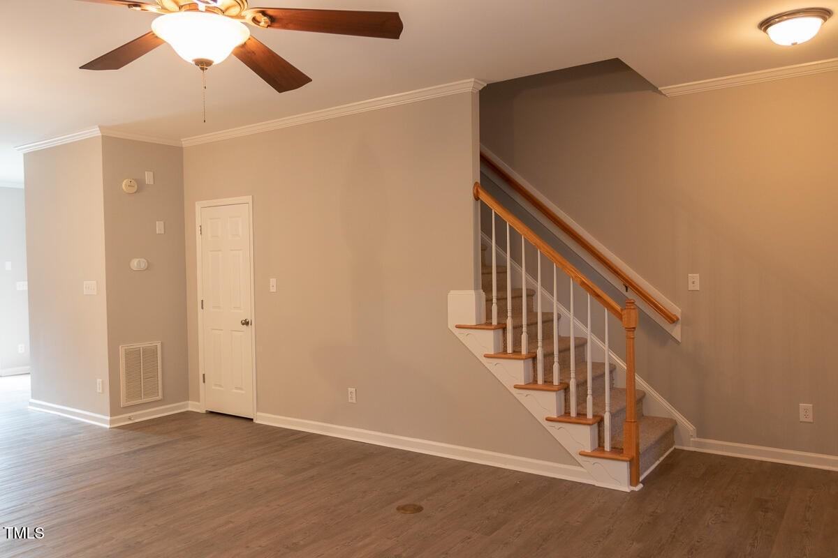 10027 David Stone Dr - Photo 4 of 19