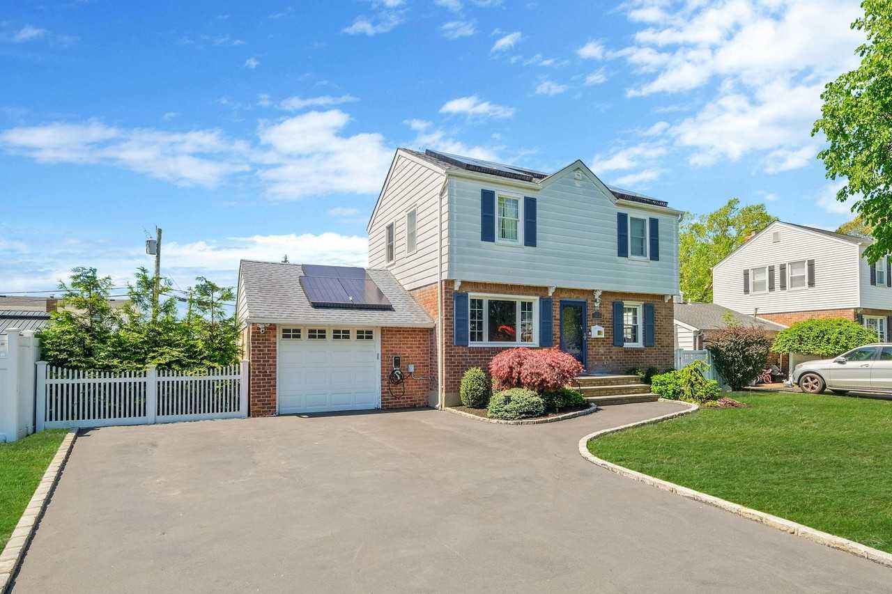 2288 3rd St - Photo 2 of 21