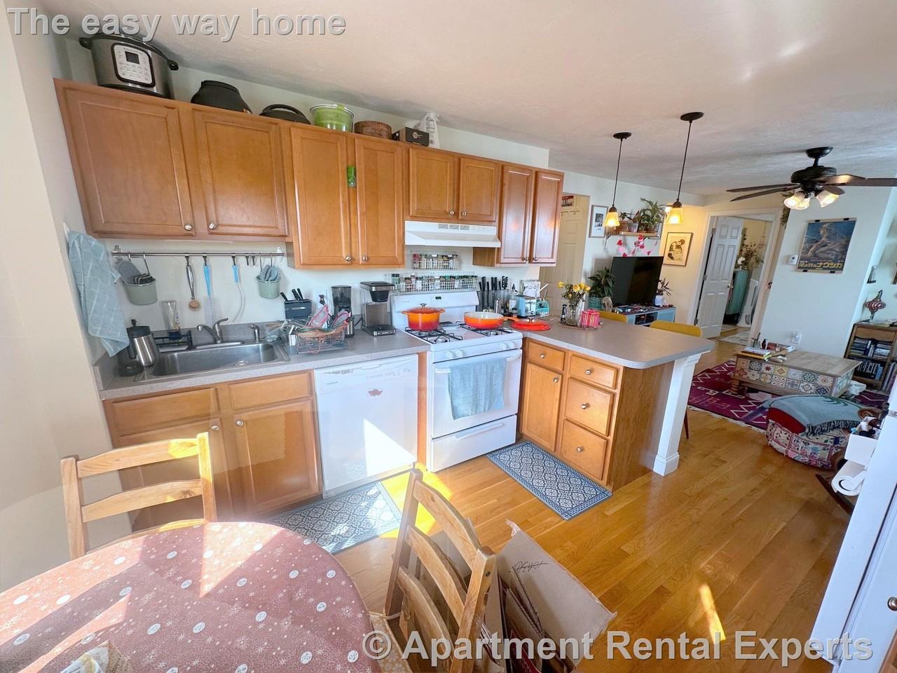 HAMPSHIRE ST #3 - Photo 2 of 14