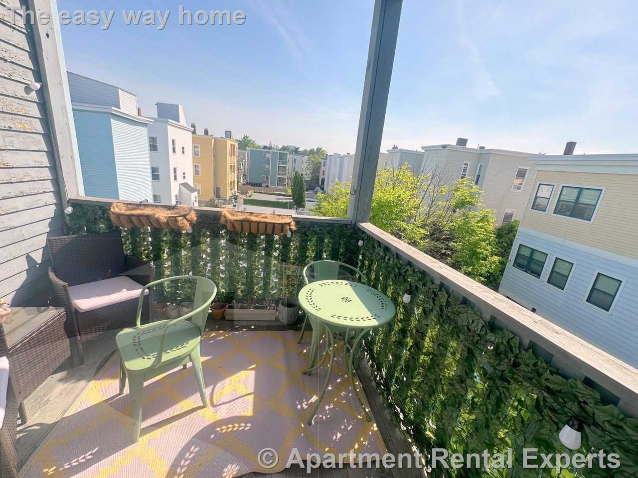 HAMPSHIRE ST #3 - Photo 4 of 14