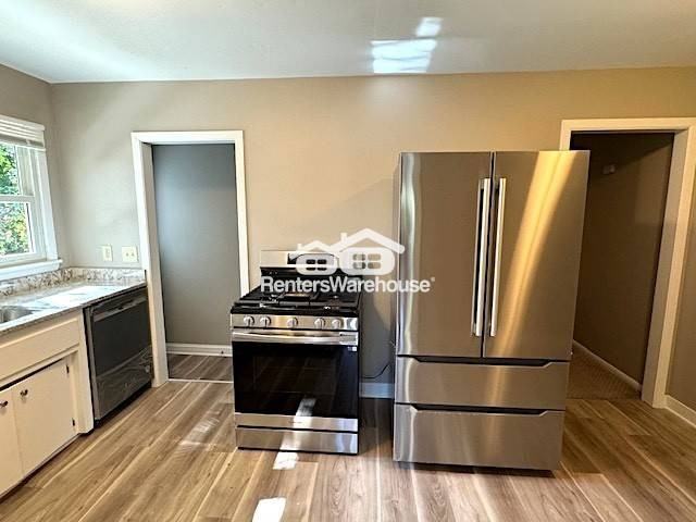 1632 Natchez Ave S - Photo 3 of 12