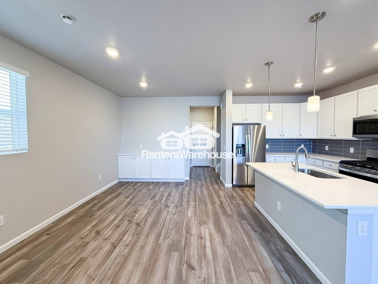176 Ambrose St - Photo 2 of 27