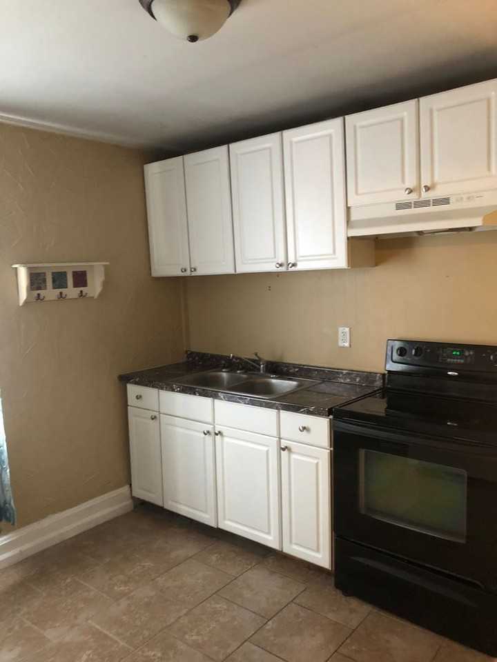 1115 Main St - Photo 6 of 8