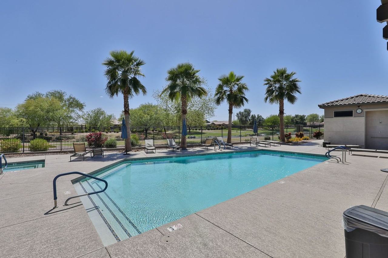 756 E Zion Dr - Photo 2 of 43