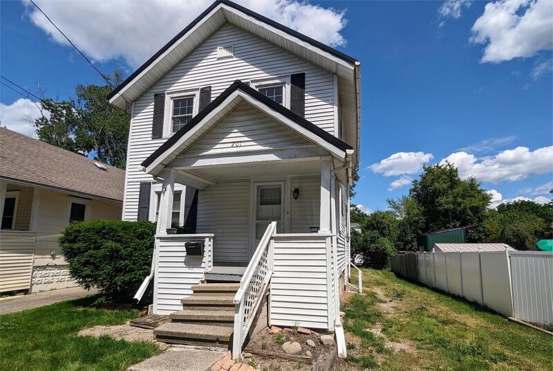 201 S Foster Ave - Photo 2 of 20