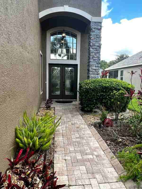 9524 Greenpointe Dr - Photo 3 of 46