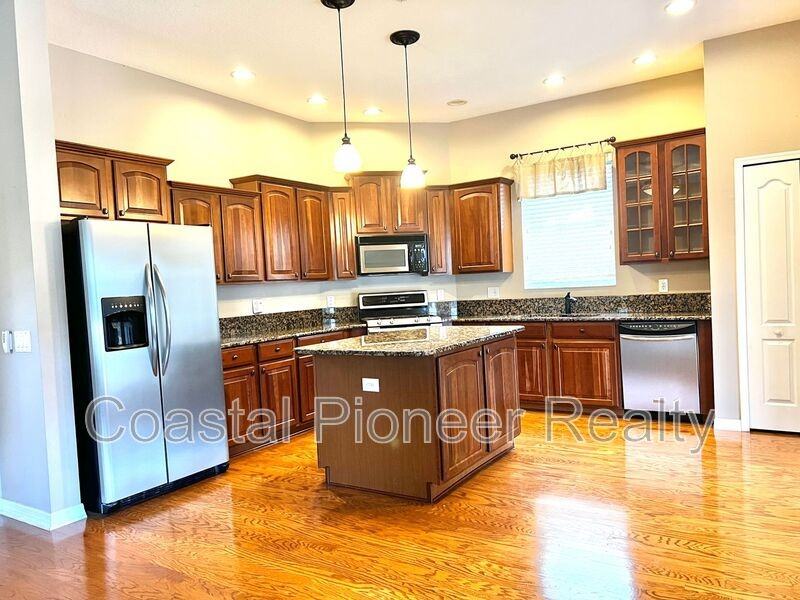 9524 Greenpointe Dr - Photo 7 of 46