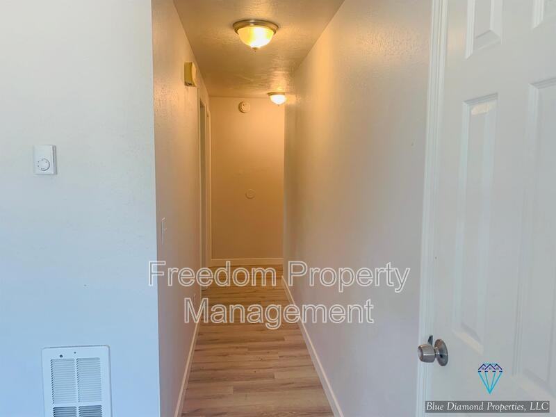 3114 Iowa Ave - Photo 2 of 6