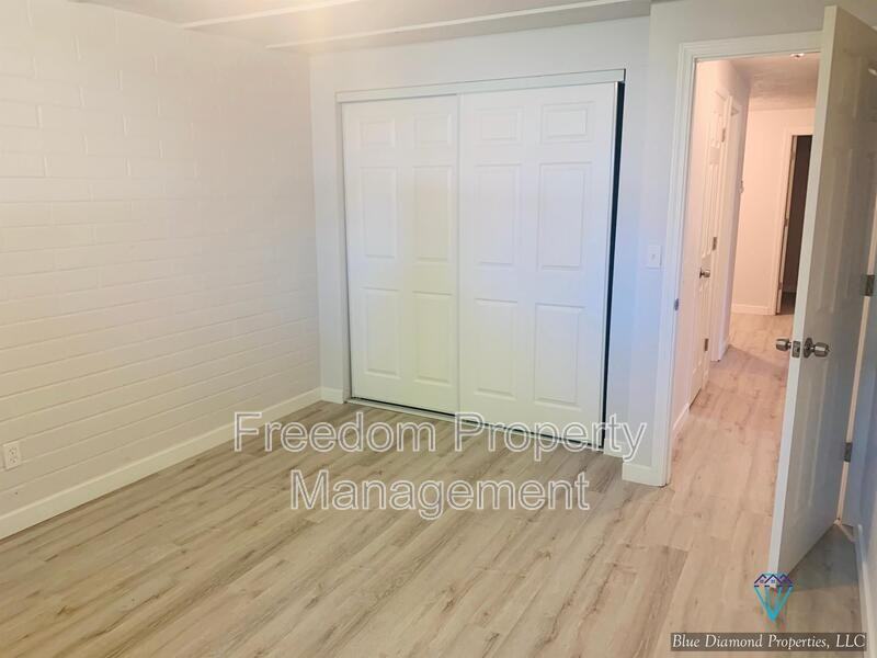 3114 Iowa Ave - Photo 3 of 6