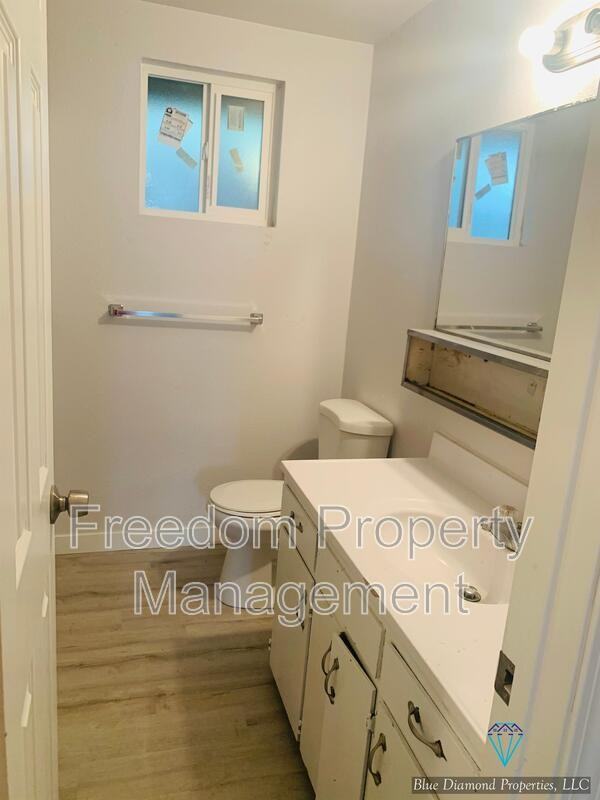 3114 Iowa Ave - Photo 4 of 6