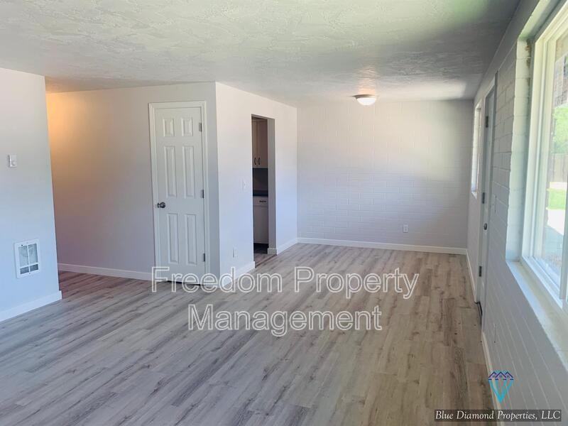 3114 Iowa Ave - Photo 5 of 6