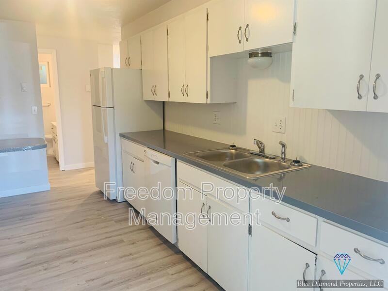 3114 Iowa Ave - Photo 6 of 6