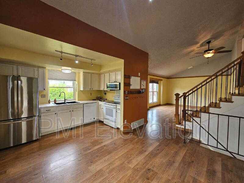 7411 S Carr Ct - Photo 3 of 19