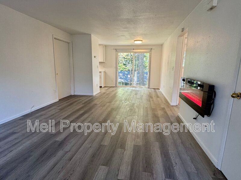 1821 Se Mason St #B - Photo 4 of 12