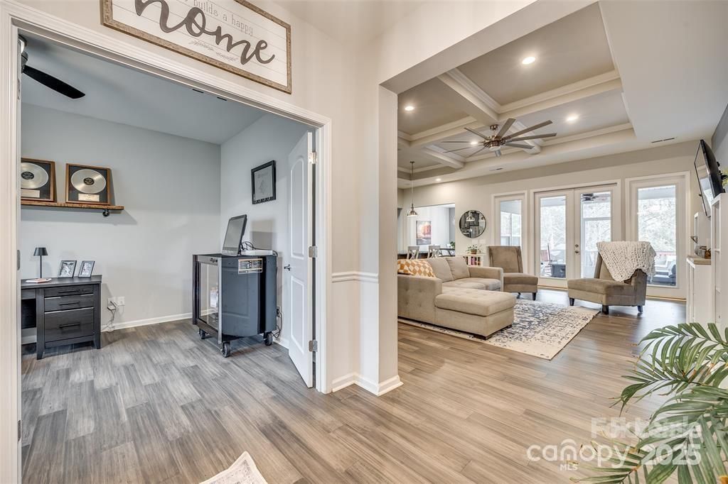 18568 Mainsail Ct - Photo 3 of 30