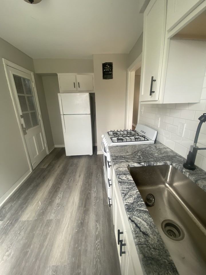 2487 Noble Rd - Photo 3 of 31