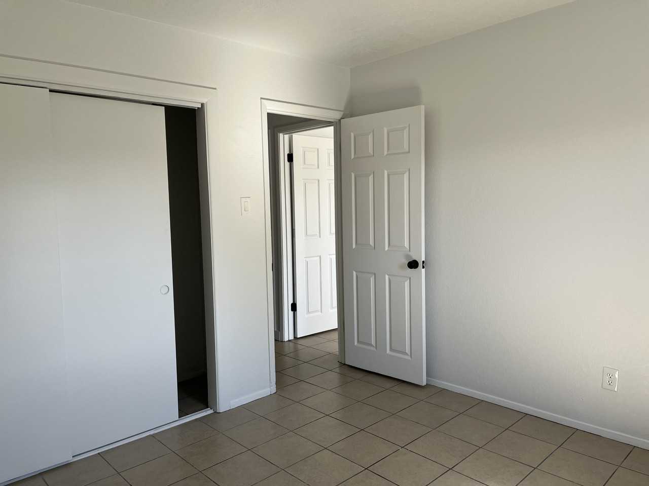 3444 Ross Ave Se - Photo 4 of 34