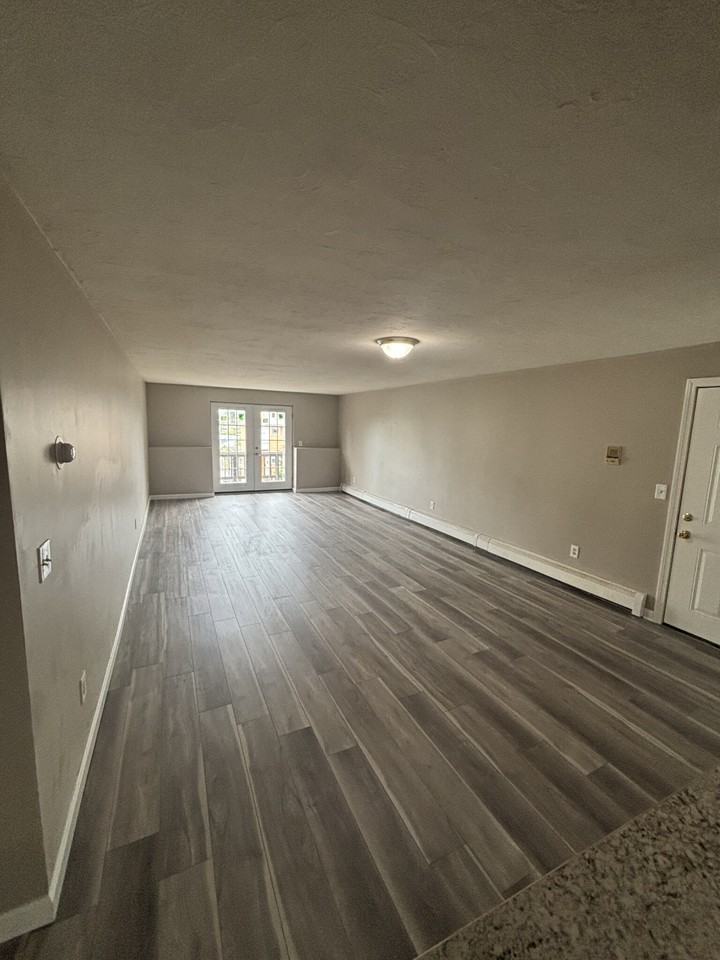 Perry Ave #1B - Photo 2 of 8