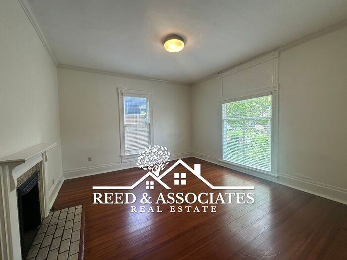 1042 Blythe St - Photo 3 of 17