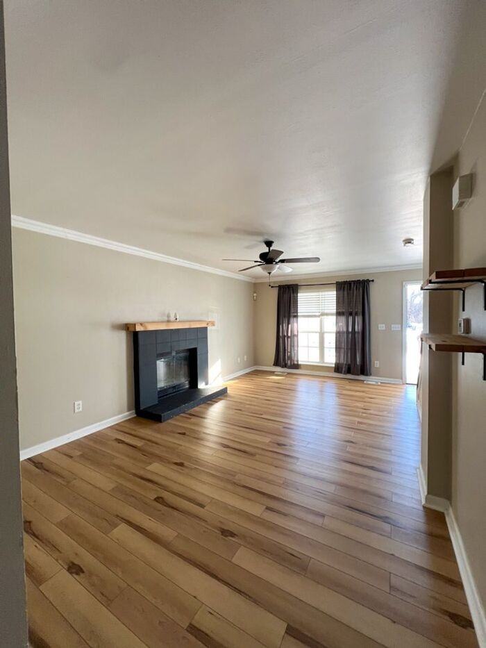 129 Royallbrook Ln - Photo 3 of 21