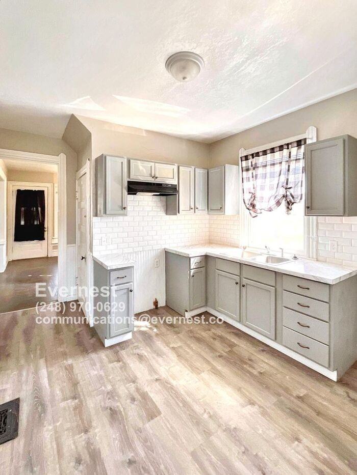 121 Machen St - Photo 3 of 19